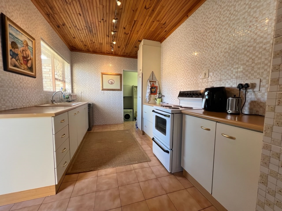 3 Bedroom Property for Sale in Wavecrest Eastern Cape